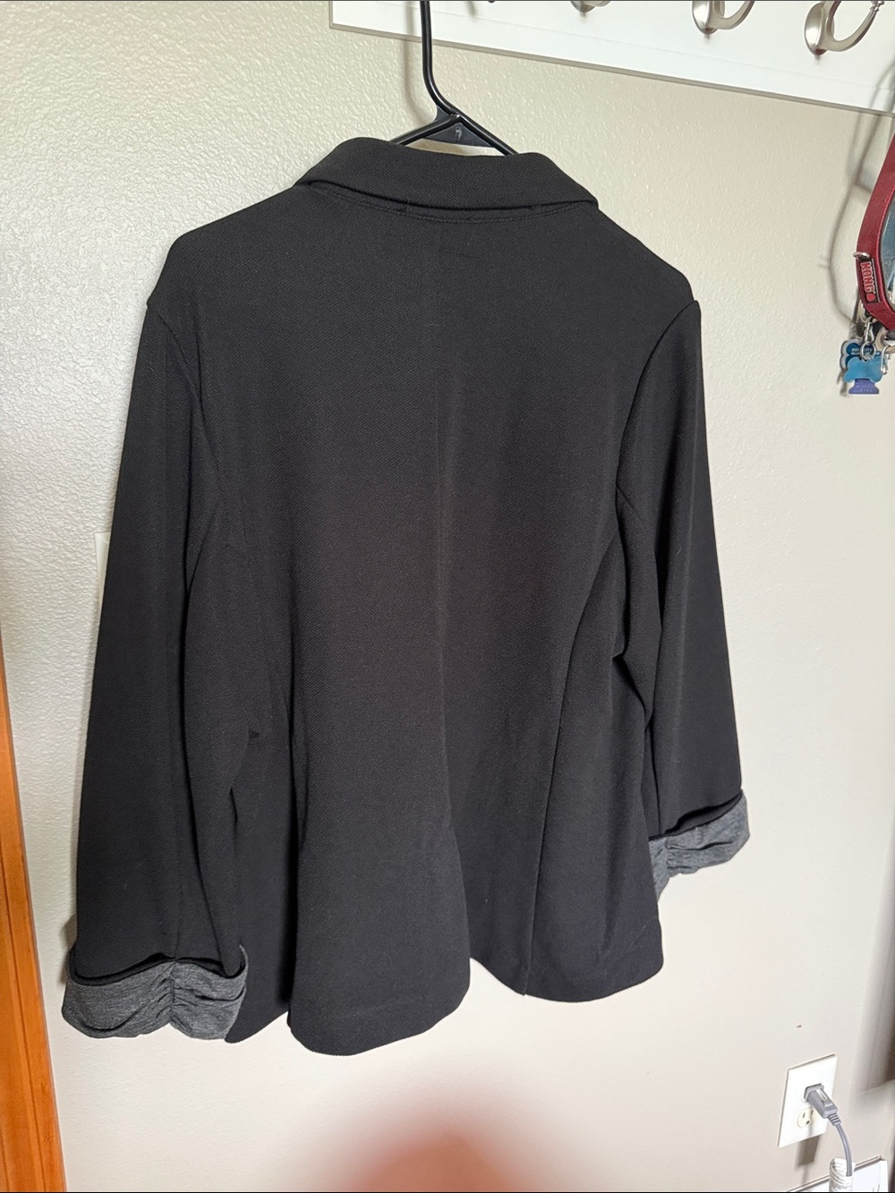 Skies Are Blue Black Open-Front Blazer with Rolled Cuffs - Picture 2 of 2